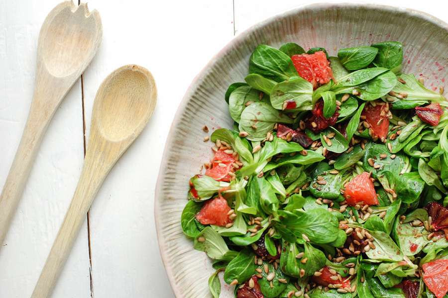 Field salad with grapefruit and toasted seeds